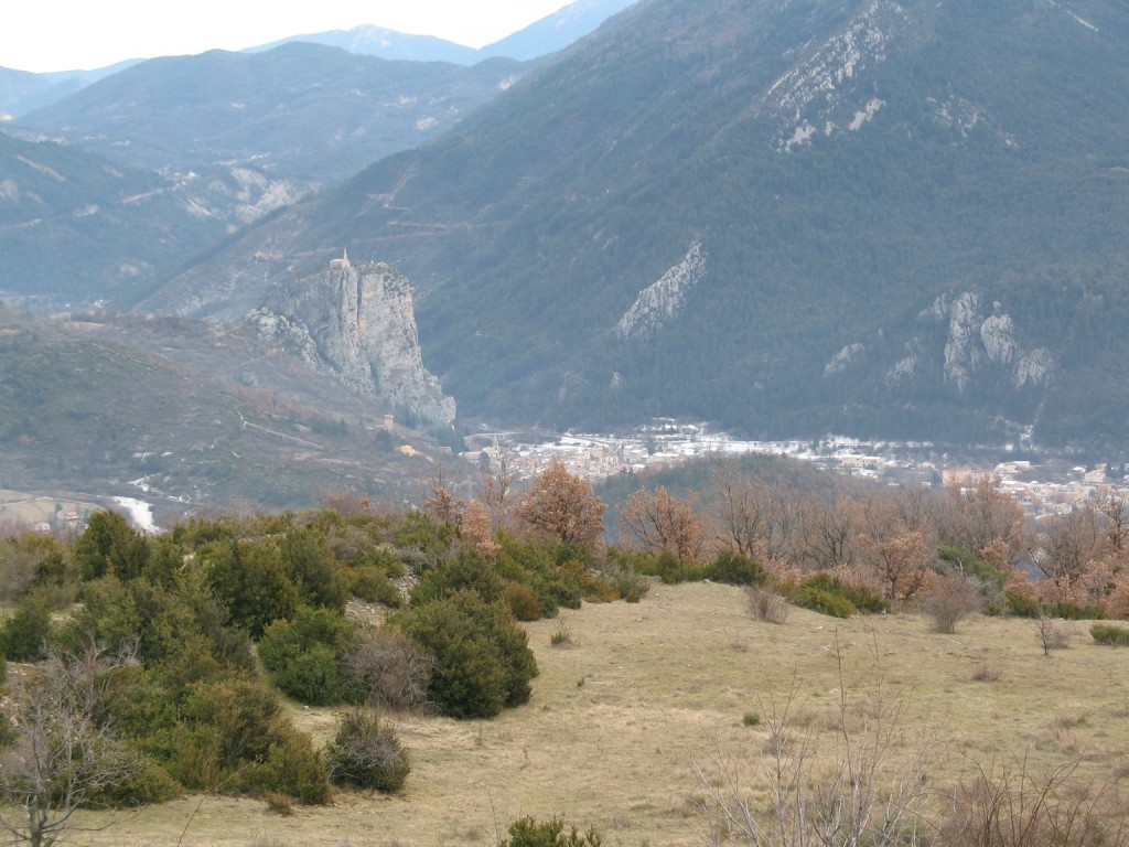 Castellane vue depuis la descente du Col des Leques